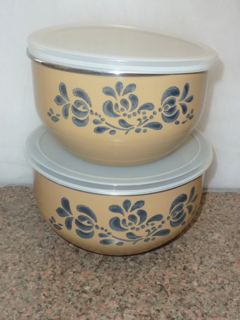 Vtg Pfaltzgraff Folk Art Nesting Bowl Enamel/Metal Plastic Lid Set Of 2